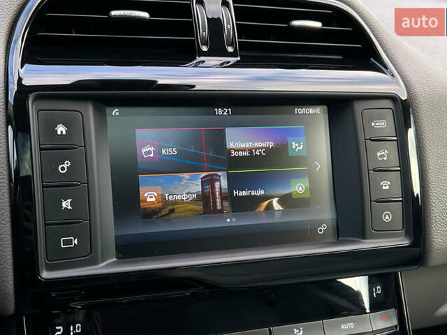 Белый Ягуар XE, объемом двигателя 2 л и пробегом 82 тыс. км за 14300 $, фото 18 на Automoto.ua