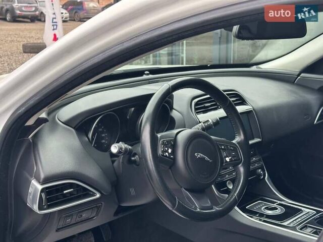 Білий Ягуар XE, об'ємом двигуна 0 л та пробігом 89 тис. км за 11300 $, фото 11 на Automoto.ua