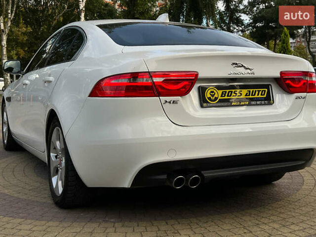 Белый Ягуар XE, объемом двигателя 2 л и пробегом 82 тыс. км за 14300 $, фото 4 на Automoto.ua