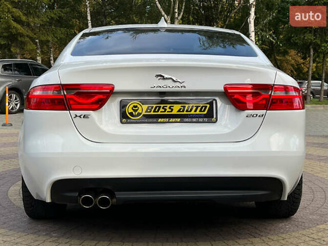 Белый Ягуар XE, объемом двигателя 2 л и пробегом 82 тыс. км за 14300 $, фото 5 на Automoto.ua
