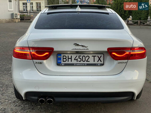 Белый Ягуар XE, объемом двигателя 2 л и пробегом 133 тыс. км за 14800 $, фото 10 на Automoto.ua