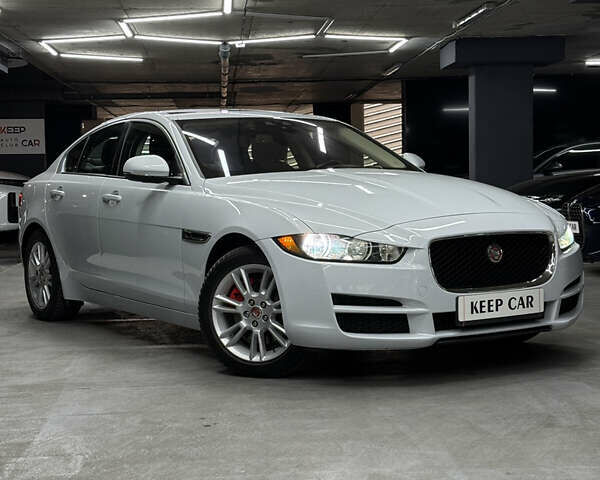 Белый Ягуар XE, объемом двигателя 2 л и пробегом 79 тыс. км за 17500 $, фото 3 на Automoto.ua