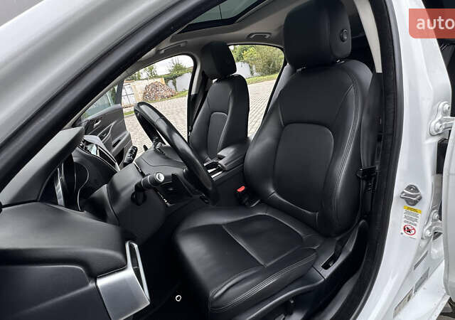 Белый Ягуар XE, объемом двигателя 2 л и пробегом 137 тыс. км за 16950 $, фото 44 на Automoto.ua