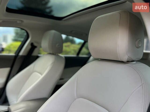 Белый Ягуар XE, объемом двигателя 2 л и пробегом 82 тыс. км за 14300 $, фото 15 на Automoto.ua