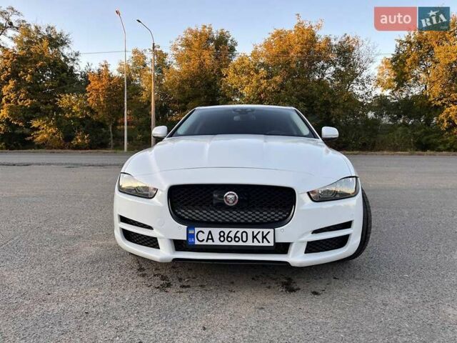 Белый Ягуар XE, объемом двигателя 2 л и пробегом 68 тыс. км за 16700 $, фото 28 на Automoto.ua
