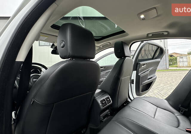 Белый Ягуар XE, объемом двигателя 2 л и пробегом 137 тыс. км за 16950 $, фото 39 на Automoto.ua