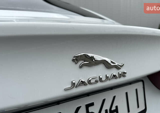 Белый Ягуар XE, объемом двигателя 2 л и пробегом 137 тыс. км за 16950 $, фото 29 на Automoto.ua