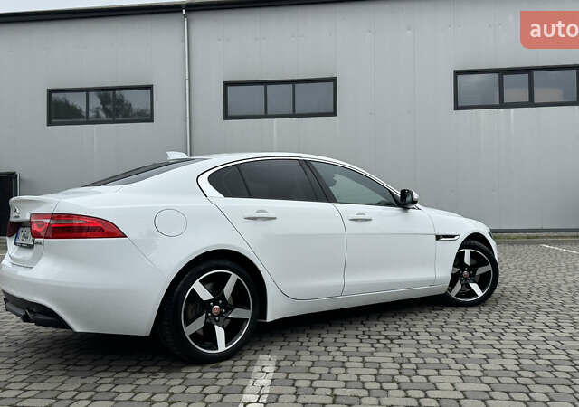 Белый Ягуар XE, объемом двигателя 2 л и пробегом 137 тыс. км за 16950 $, фото 14 на Automoto.ua