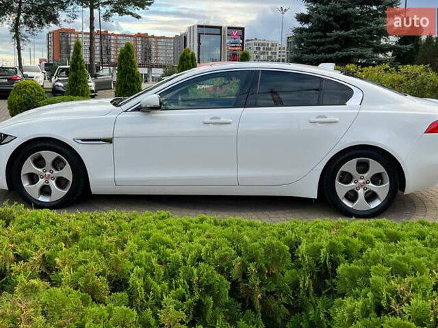 Белый Ягуар XE, объемом двигателя 2 л и пробегом 82 тыс. км за 14300 $, фото 3 на Automoto.ua