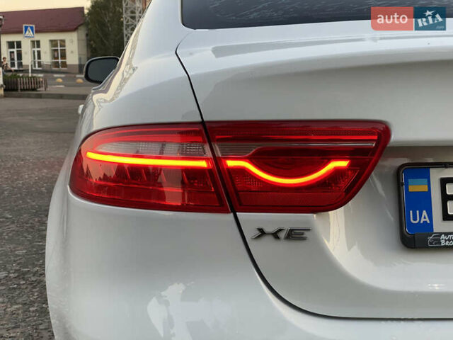 Белый Ягуар XE, объемом двигателя 2 л и пробегом 133 тыс. км за 14800 $, фото 19 на Automoto.ua