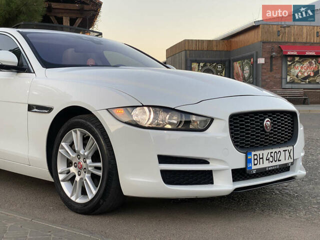 Белый Ягуар XE, объемом двигателя 2 л и пробегом 133 тыс. км за 14800 $, фото 9 на Automoto.ua