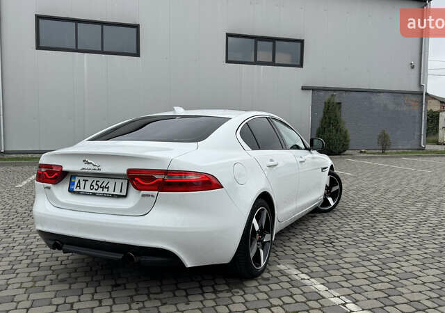Белый Ягуар XE, объемом двигателя 2 л и пробегом 137 тыс. км за 16950 $, фото 11 на Automoto.ua