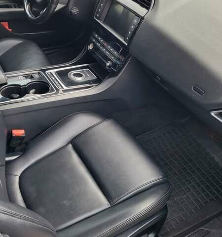 Белый Ягуар XE, объемом двигателя 3 л и пробегом 132 тыс. км за 12900 $, фото 1 на Automoto.ua