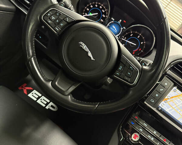 Белый Ягуар XE, объемом двигателя 2 л и пробегом 79 тыс. км за 17500 $, фото 27 на Automoto.ua