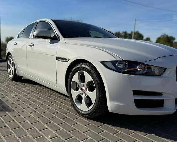 Білий Ягуар XE, об'ємом двигуна 2 л та пробігом 78 тис. км за 14300 $, фото 4 на Automoto.ua