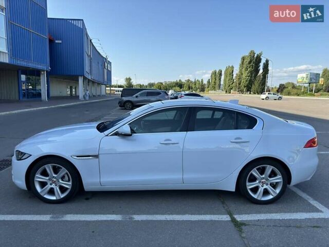 Белый Ягуар XE, объемом двигателя 2 л и пробегом 78 тыс. км за 16800 $, фото 3 на Automoto.ua