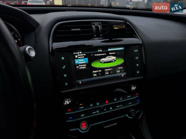 Белый Ягуар XE, объемом двигателя 2 л и пробегом 57 тыс. км за 14500 $, фото 12 на Automoto.ua