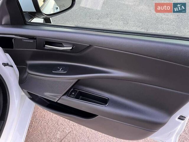 Белый Ягуар XE, объемом двигателя 2 л и пробегом 68 тыс. км за 16700 $, фото 6 на Automoto.ua