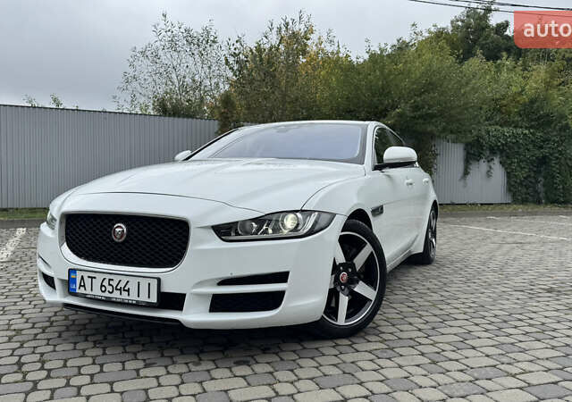 Белый Ягуар XE, объемом двигателя 2 л и пробегом 137 тыс. км за 16950 $, фото 5 на Automoto.ua