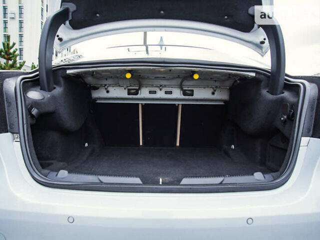 Білий Ягуар XE, об'ємом двигуна 2 л та пробігом 126 тис. км за 16000 $, фото 46 на Automoto.ua