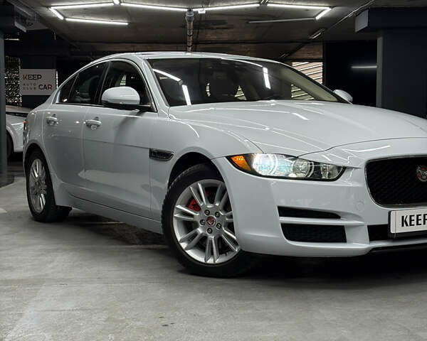 Белый Ягуар XE, объемом двигателя 2 л и пробегом 79 тыс. км за 17500 $, фото 1 на Automoto.ua