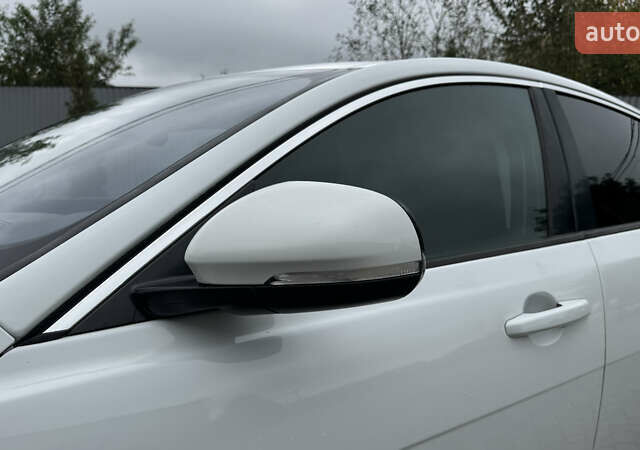 Белый Ягуар XE, объемом двигателя 2 л и пробегом 137 тыс. км за 16950 $, фото 19 на Automoto.ua