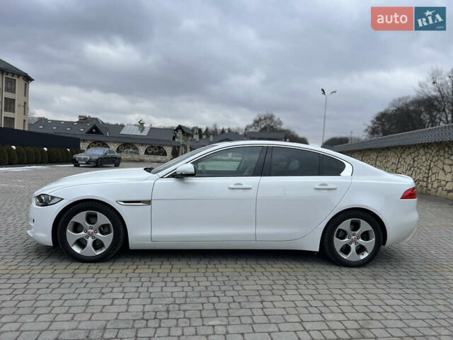 Белый Ягуар XE, объемом двигателя 2 л и пробегом 79 тыс. км за 17000 $, фото 7 на Automoto.ua