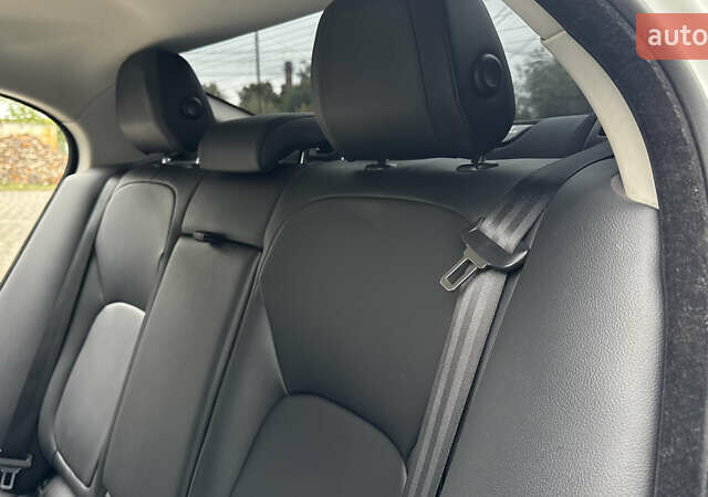 Белый Ягуар XE, объемом двигателя 2 л и пробегом 137 тыс. км за 16950 $, фото 37 на Automoto.ua