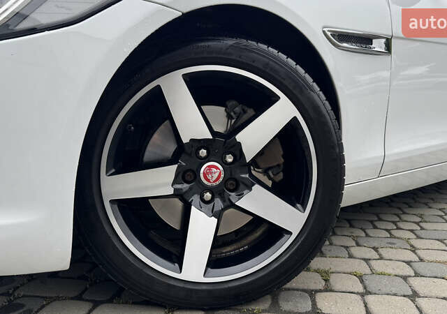 Белый Ягуар XE, объемом двигателя 2 л и пробегом 137 тыс. км за 16950 $, фото 16 на Automoto.ua