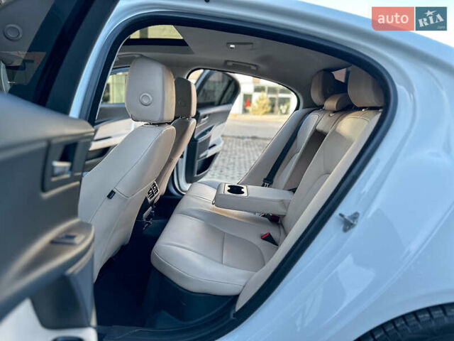 Белый Ягуар XE, объемом двигателя 2 л и пробегом 158 тыс. км за 13999 $, фото 9 на Automoto.ua