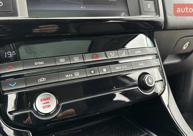 Белый Ягуар XE, объемом двигателя 2 л и пробегом 137 тыс. км за 16950 $, фото 53 на Automoto.ua