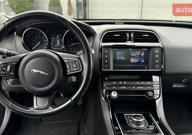 Белый Ягуар XE, объемом двигателя 2 л и пробегом 137 тыс. км за 16950 $, фото 62 на Automoto.ua