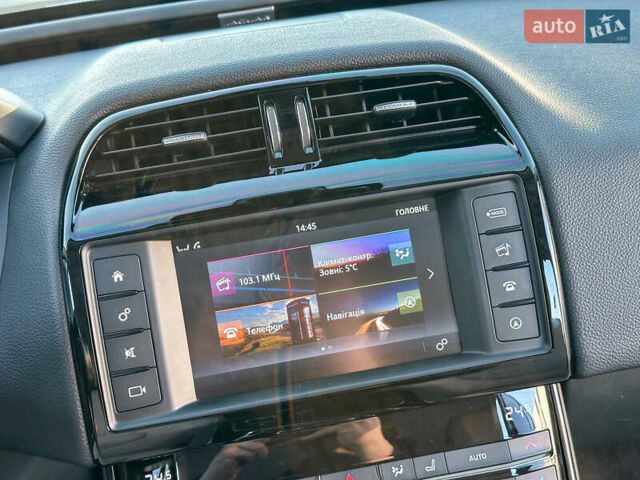 Белый Ягуар XE, объемом двигателя 2 л и пробегом 158 тыс. км за 13999 $, фото 14 на Automoto.ua