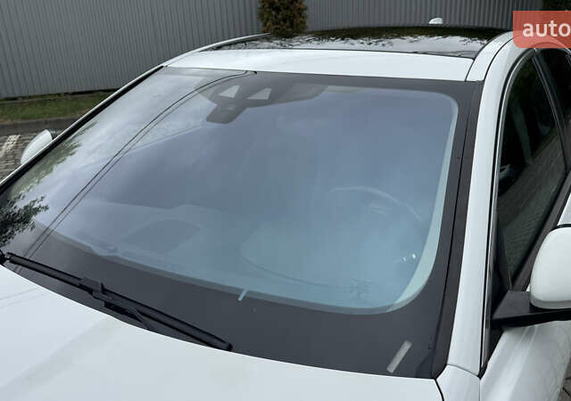 Белый Ягуар XE, объемом двигателя 2 л и пробегом 137 тыс. км за 16950 $, фото 22 на Automoto.ua