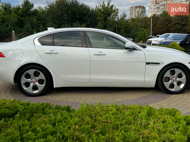 Белый Ягуар XE, объемом двигателя 2 л и пробегом 82 тыс. км за 14300 $, фото 7 на Automoto.ua