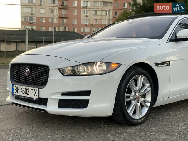 Белый Ягуар XE, объемом двигателя 2 л и пробегом 133 тыс. км за 14800 $, фото 20 на Automoto.ua