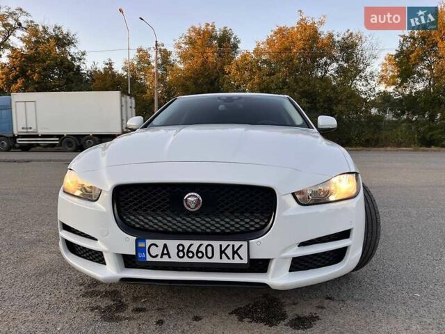 Белый Ягуар XE, объемом двигателя 2 л и пробегом 68 тыс. км за 16700 $, фото 7 на Automoto.ua