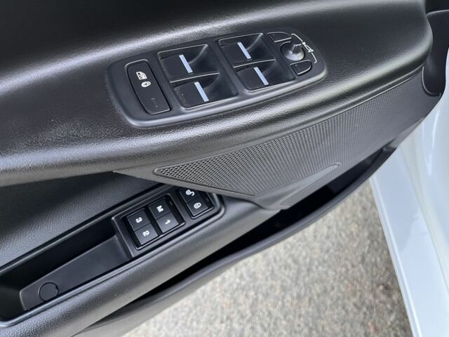 Ягуар XE 2016 у Києві на Automoto.ua Білий Ягуар XE, об'ємом двигуна 2 л та пробігом 72 тис. км за 16900 $, фото 6 на Automoto.ua