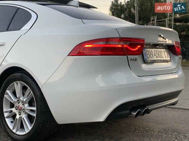 Белый Ягуар XE, объемом двигателя 2 л и пробегом 133 тыс. км за 14800 $, фото 18 на Automoto.ua