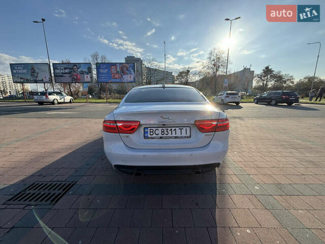 Белый Ягуар XE, объемом двигателя 2 л и пробегом 135 тыс. км за 16000 $, фото 4 на Automoto.ua