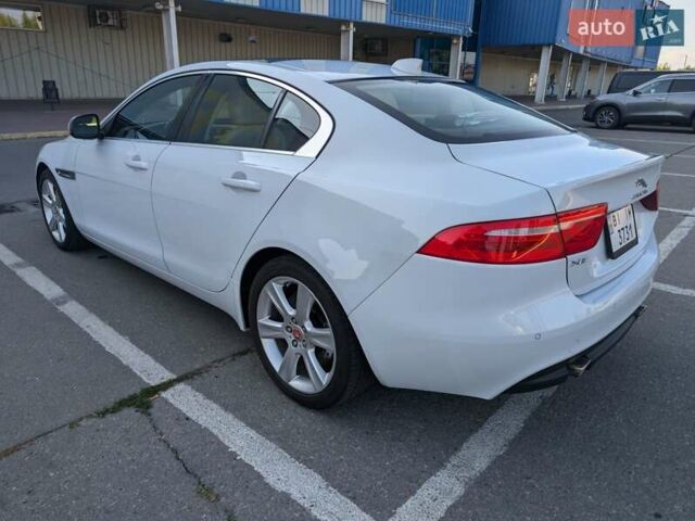 Белый Ягуар XE, объемом двигателя 2 л и пробегом 78 тыс. км за 16800 $, фото 9 на Automoto.ua