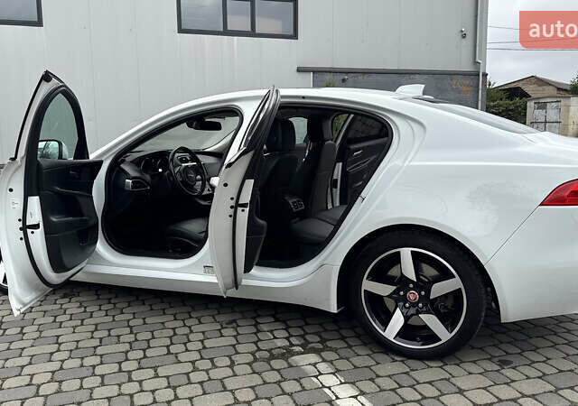 Белый Ягуар XE, объемом двигателя 2 л и пробегом 137 тыс. км за 16950 $, фото 31 на Automoto.ua