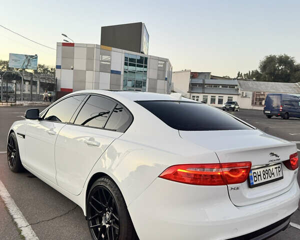 Белый Ягуар XE, объемом двигателя 2 л и пробегом 100 тыс. км за 15500 $, фото 9 на Automoto.ua