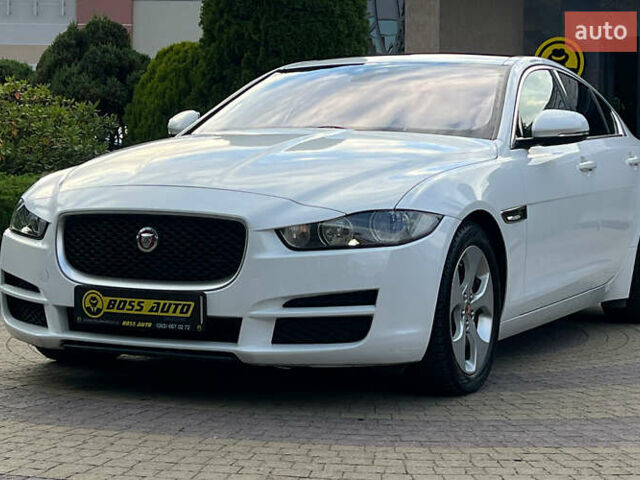 Белый Ягуар XE, объемом двигателя 2 л и пробегом 82 тыс. км за 14300 $, фото 2 на Automoto.ua