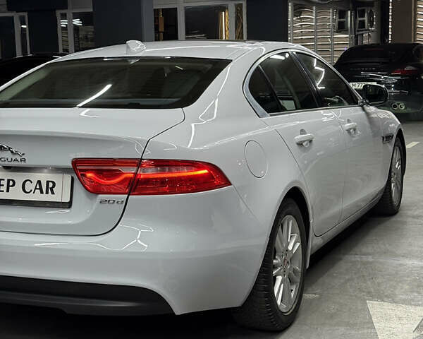 Белый Ягуар XE, объемом двигателя 2 л и пробегом 79 тыс. км за 17500 $, фото 13 на Automoto.ua