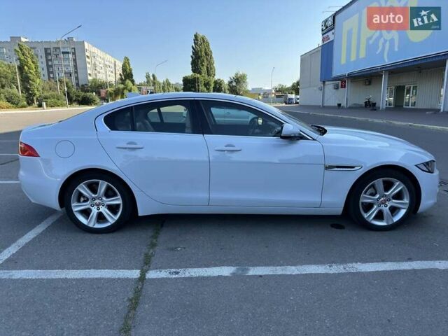 Белый Ягуар XE, объемом двигателя 2 л и пробегом 78 тыс. км за 16800 $, фото 6 на Automoto.ua
