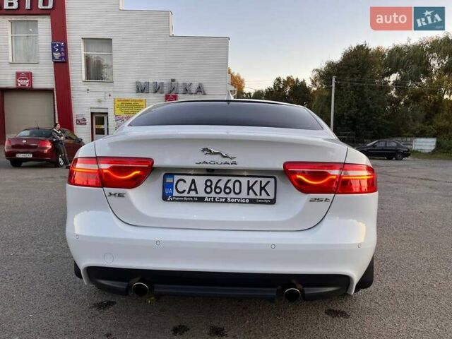 Белый Ягуар XE, объемом двигателя 2 л и пробегом 68 тыс. км за 16700 $, фото 13 на Automoto.ua