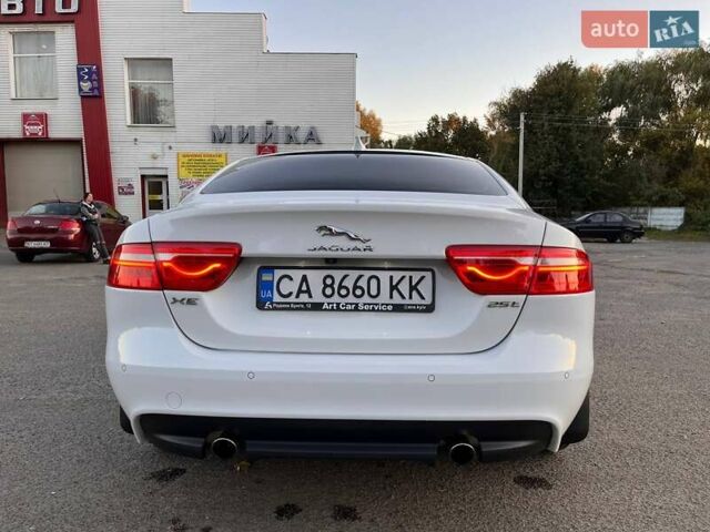 Белый Ягуар XE, объемом двигателя 2 л и пробегом 68 тыс. км за 16700 $, фото 5 на Automoto.ua