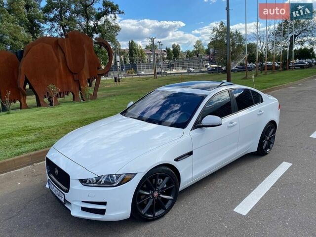 Білий Ягуар XE, об'ємом двигуна 2 л та пробігом 72 тис. км за 13900 $, фото 1 на Automoto.ua