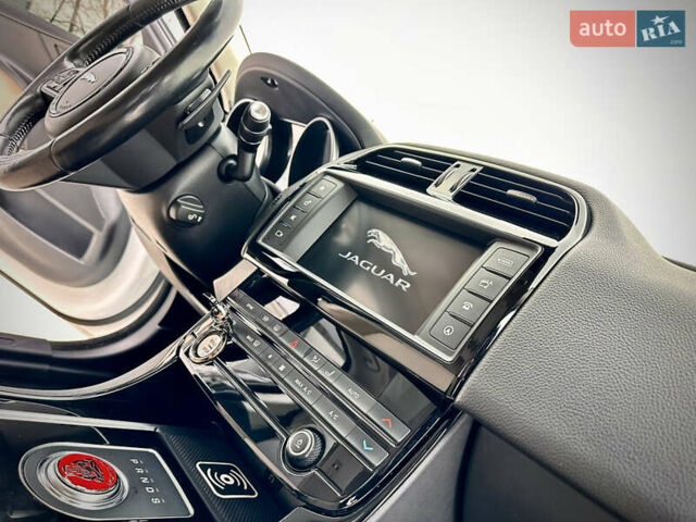 Білий Ягуар XE, об'ємом двигуна 2 л та пробігом 159 тис. км за 14999 $, фото 84 на Automoto.ua